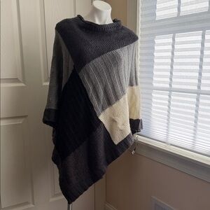 Le Temps Des Cerises Color Block Knit Poncho